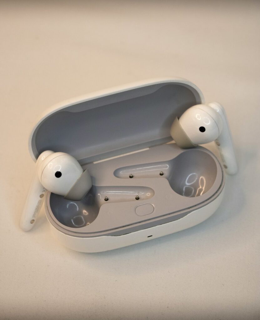 Sonic Pro Wireless Noise-Cancelling Earbuds